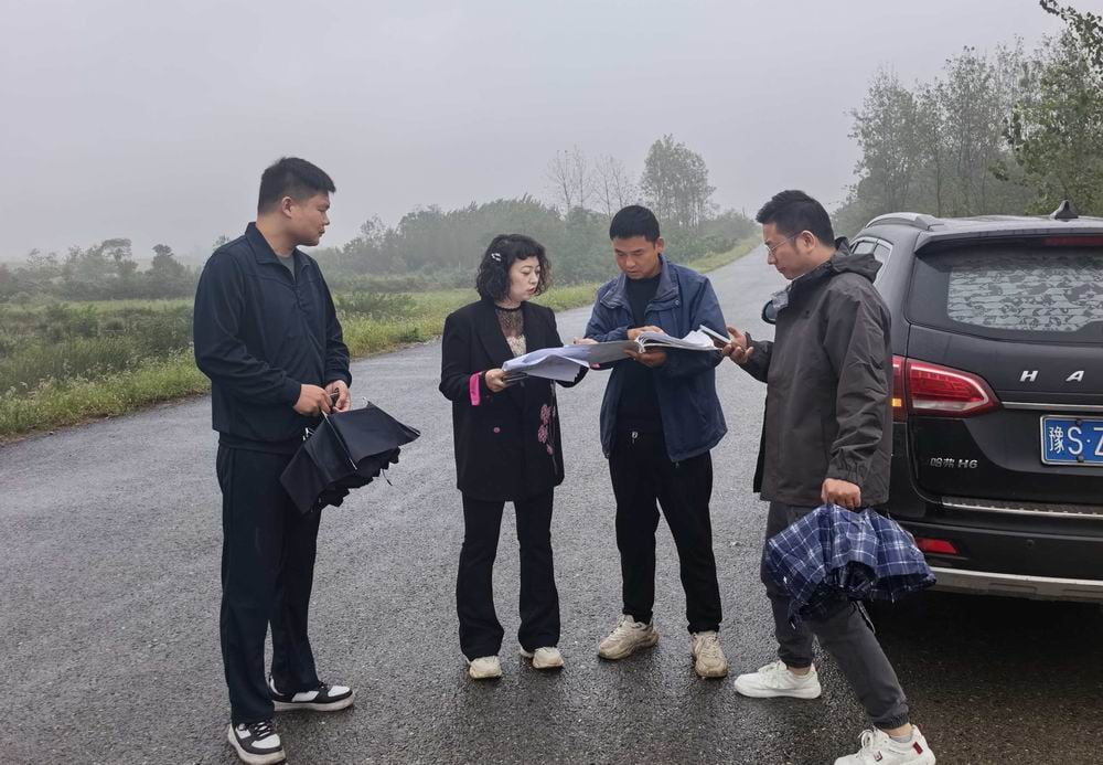 常務副總經理陳丹一行沐雨赴項目一線壓實管理責任